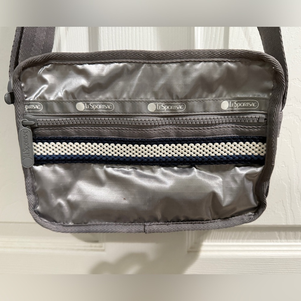 LeSportsac Gray Crossbody Bag or Lunch Bag great cond!